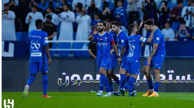 الهلال يضرب التعاون بثلاثية ويقترب أكثر من لقب الدوري السعودي