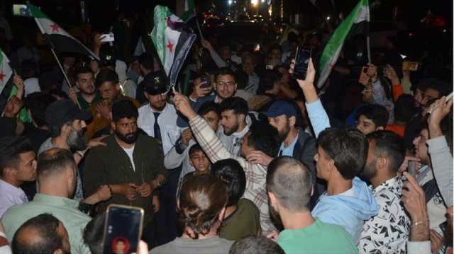 احتفالات شعبية تعم سوريا بعد اعتزام ترامب رفع العقوبات عن بلادهم (شاهد)