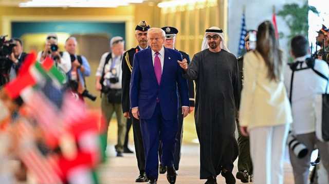 ترامب يصل الإمارات قادما من قطر.. آخر محطاته الخليجية (شاهد)
