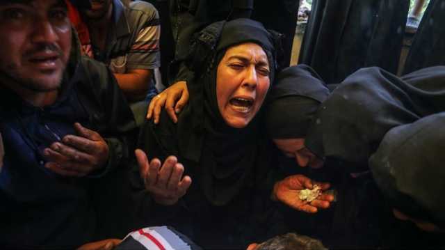 مات وهو جعان.. صرخة جدّة فلسطينية تودّع حفيدها تشعل التواصل الاجتماعي (شاهد)