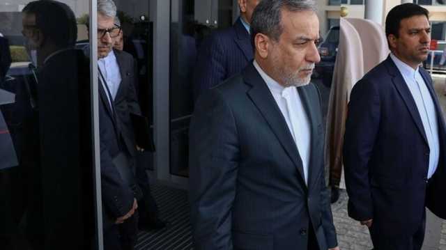إيران تصر على حقها النووي وتشترط رفع العقوبات لبناء الثقة مع واشنطن