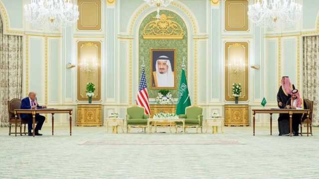 اليوم الأول لترامب في السعودية.. اتفاق شراكة ورفع عقوبات واستقبال باذخ