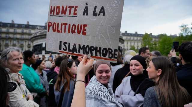 ماكرون يناقش مع الحكومة تقريرا يتهم الإخوان بتقويض العلمانية في فرنسا