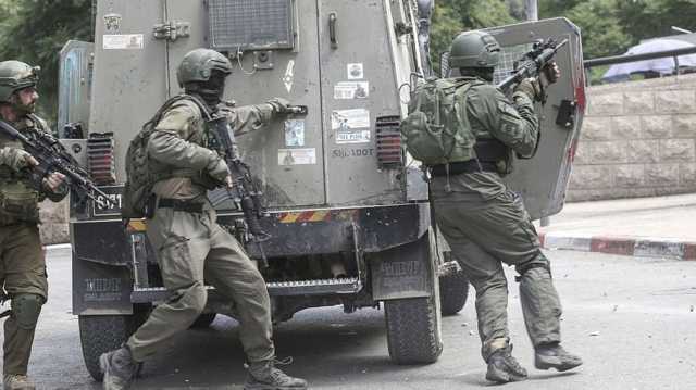 الاحتلال ينفذ اعتقالات ويجرف أراضي الفلسطينيين الزراعية بالضفة