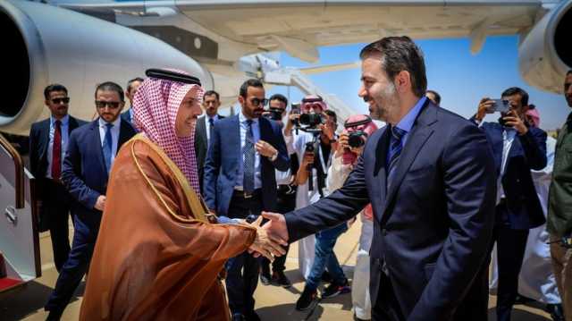 وزير الخارجية السعودي يؤم نظيره السوري وآخرين في المسجد الأموي (شاهد)