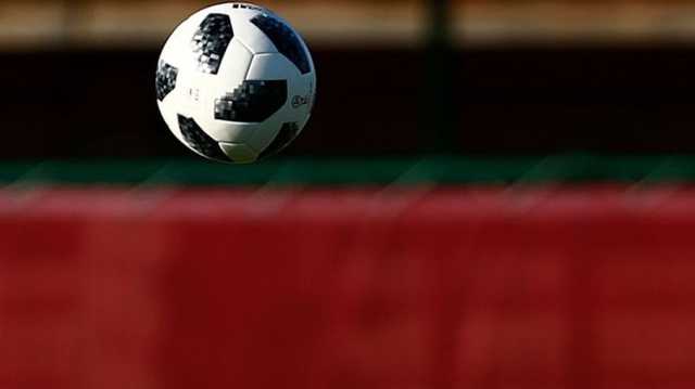خلال مشادة في الملعب.. شرطي برازيلي يطلق النار على لاعب (شاهد)