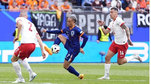 هولندا تحقق فوزا صعبا على بولندا في الجولة الأولى من الـيورو