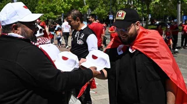 توزيع قبعات البطيخ في يورو 2024 بألمانيا دعما لفلسطين (شاهد)