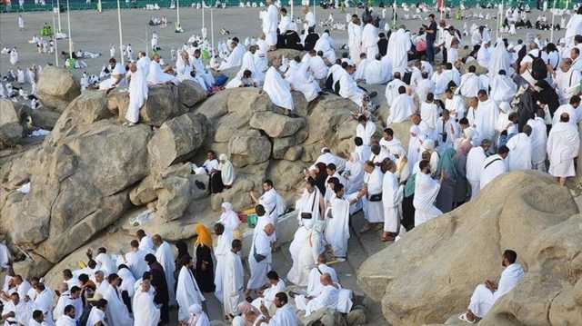 جنوا أموالا طائلة.. وفيات الحجاج تسلط الأضواء على عالم العصابات في صناعة الحج
