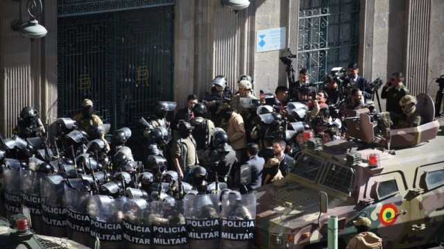 جنود بوليفيون يقتحمون القصر الوطني.. والرئيس يدعو للتصدي للانقلاب (شاهد)