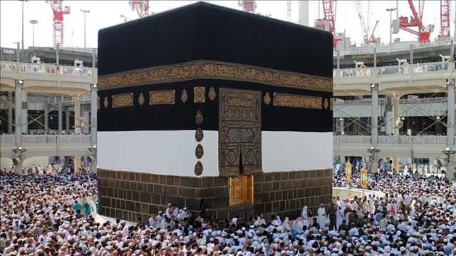 بداية الاستعدادات لموسم الحج.. رفع كسوة الكعبة المشرفة لتأمين سلامتها (شاهد)