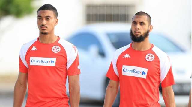 جماهير تونس تهاجم منتخب بلادها في مباراة غينيا بيساو لهذا السبب (شاهد)