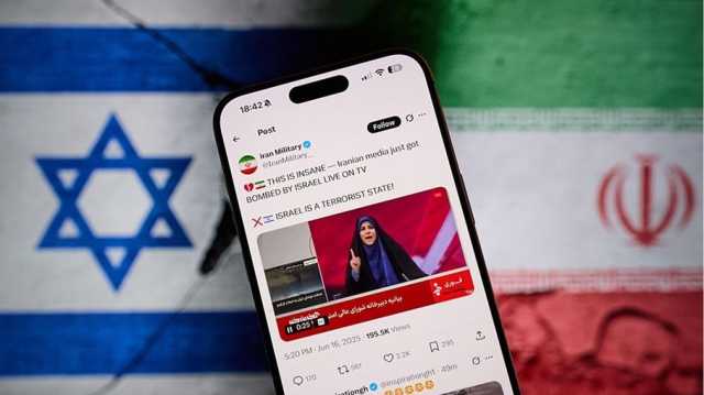 المذيعة الإيرانية سحر إمامي تتحول إلى أيقونة بعد قصف الأستوديو على الهواء