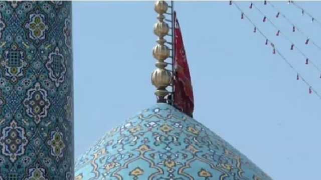 إيران ترفع راية الانتقام الأحمر على مسجد جمكران في قم.. ما هي رسالتها؟