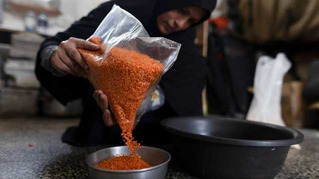 من الوجبات الرئيسية إلى صنع القهوة.. العدس بطل المائدة في غزة