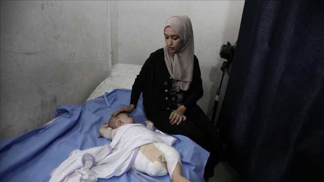 صاروخ إسرائيلي يسرق ضحكة الرضيع هاني في غزة ويفقده قدمه (شاهد)