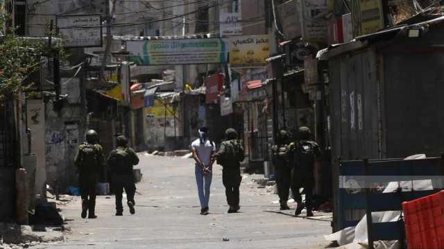 جيش الاحتلال يقتحم مدنا وبلدات بالضفة الغربية ويعتدي على الفلسطينيين