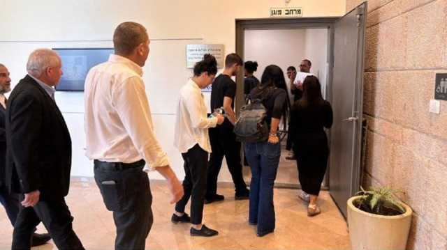 أعضاء كنيست يفرون إلى الملاجئ لحظة إطلاق صواريخ على تل أبيب (شاهد)
