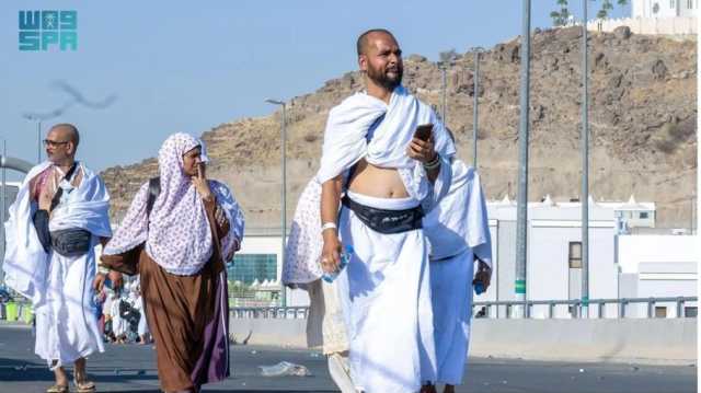 ضيوف الرحمن يتوافدون على منى لقضاء يوم التروية في أول مناسك الحج