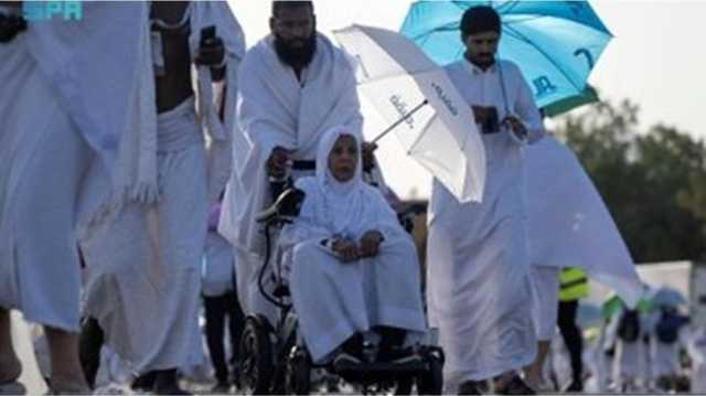 الحجاج ينفرون من عرفة إلى مزدلفة (شاهد)