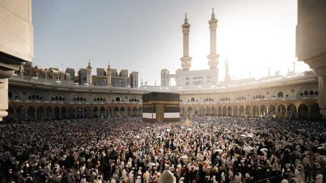 الحجاج المتعجلون يؤدون طواف الوداع في المسجد الحرام (شاهد)