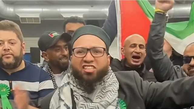 مؤذن علي.. مرشح مسلم لمنصب نائب رئيس الخضر يدافع عن بريطانيا المهمّشة