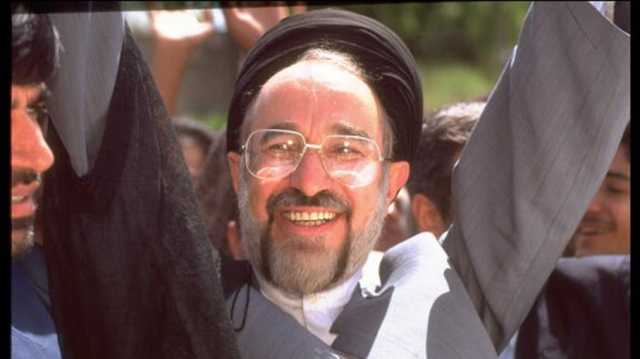 خاتمي يُحذر من انهيار النظام بسبب تفاقم الأزمات والتهديدات التي تواجهها إيران