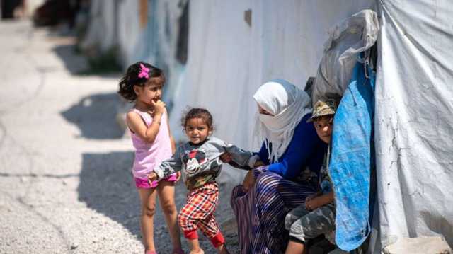 لاجئون سوريون يعيشون مأساة في لبنان بعد قطع المساعدات الأمريكية