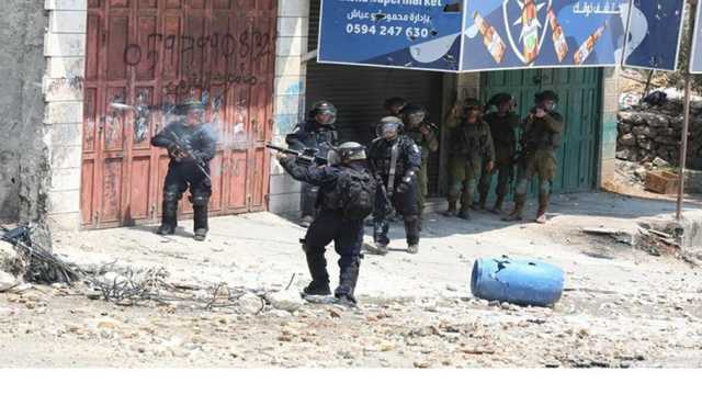 الاحتلال يعتقل ويحقق مع أكثر من 200 فلسطيني في بيت أمر شمال الخليل