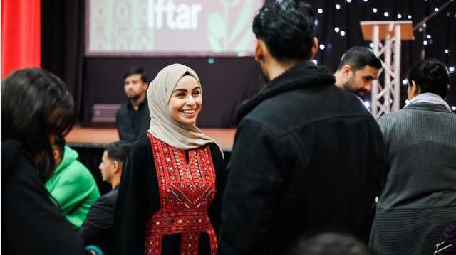 شابة فلسطينية تخطف الأنظار بانتخابات بريطانيا.. كادت تصل للبرلمان (شاهد)