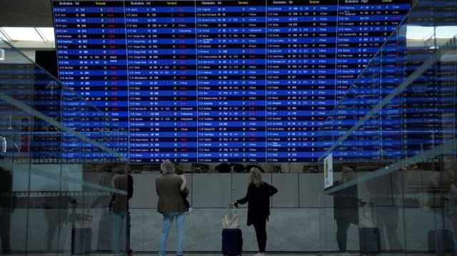 مطارات بأمريكا الشمالية تبث رسائل مؤيدة لحماس وتهاجم ترامب ونتنياهو.. ما القصة؟