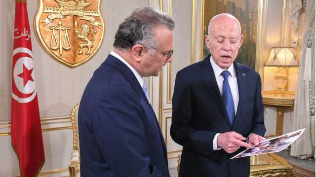 قيس سعيّد يواجه مستشار ترامب بصور أطفال غزة ضحايا التجويع (شاهد)