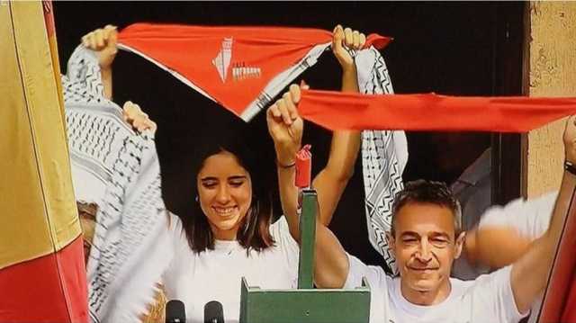 فلسطين حرة تشعل افتتاح مهرجان الثيران الشهير بإسبانيا (شاهد)