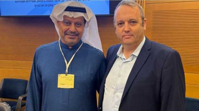 صحفي سعودي يلقي كلمة داخل الكنيست الإسرائيلي.. وسخط واسع (شاهد)