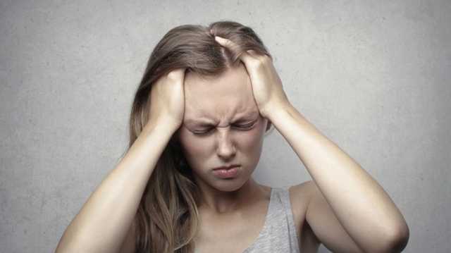 أطباء يكشفون كيف يسبب لحم الخنزير صداعا نصفيا حادا