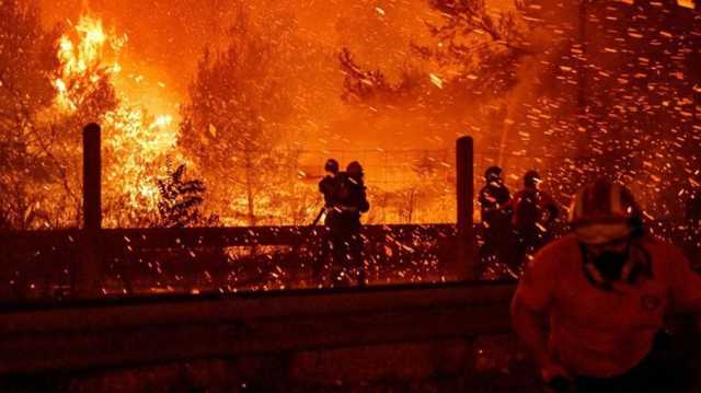 إخلاء قريتين في جزيرة إيفيا اليونانية إثر اندلاع حرائق الغابات