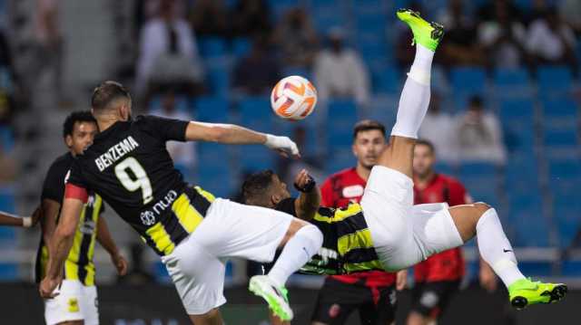 النجم المغربي حمد الله يسجل هدفا عالميا في الدوري السعودي (شاهد)