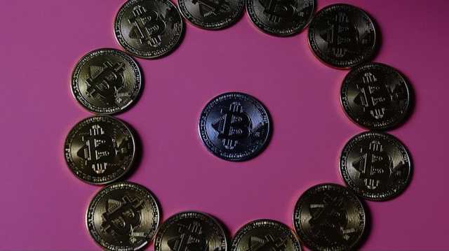 بيتكوين تبلغ مستوى قياسيا جديدا يتجاوز 124 ألف دولار