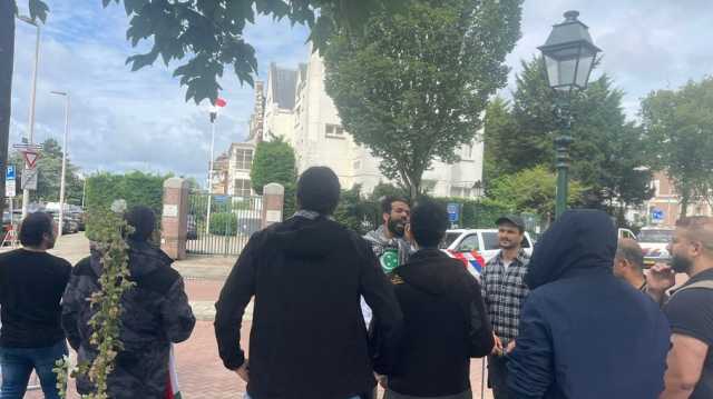 بالتزامن مع انتخابات الخارج.. احتجاج أمام سفارة مصر في هولندا لفتح معبر رفح (شاهد)
