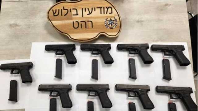 الاحتلال يزعم ضبط أسلحة مهربة على الحدود مع الأردن