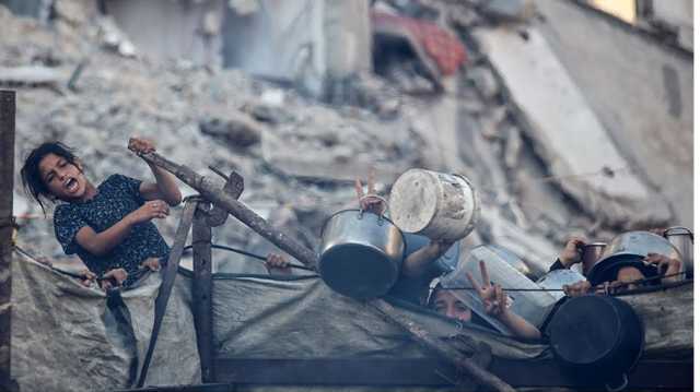 ذاكرة المجازر وسؤال الغد.. كيف يواجه أيتام غزة الحياة بلا سند؟