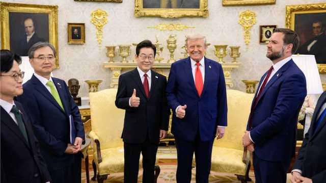 ما الهدايا التي قدمها الرئيس الكوري الجنوبي لترامب وزوجته؟