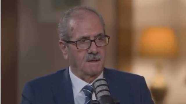 والد الشرع يثير جدلا بتصريحاته عن نسب العائلة وخلافاته الفكرية مع نجله (شاهد)