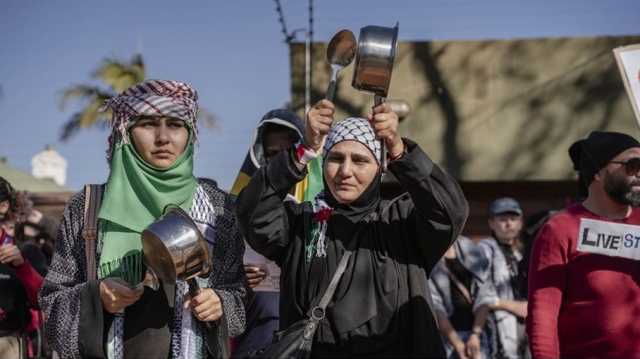 تظاهرة أمام سفارة الإمارات في جنوب أفريقيا احتجاجا على التواطؤ بإبادة غزة