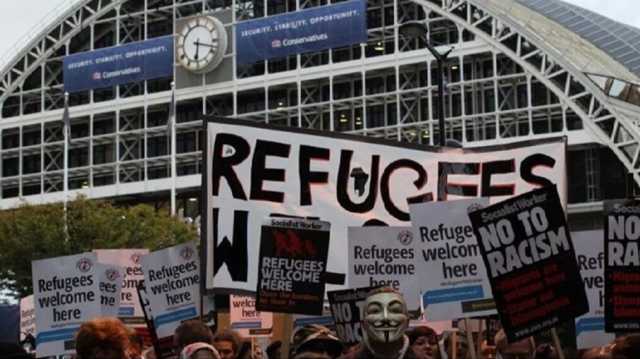 وزير بريطاني سابق يحذر: فشل العمال في إغلاق فنادق اللجوء يقوي حزب الإصلاح