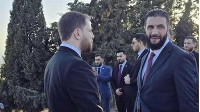 السوريون يهتفون ضد الاحتلال الإسرائيلي خلال استقبال الشرع في حماة (شاهد)