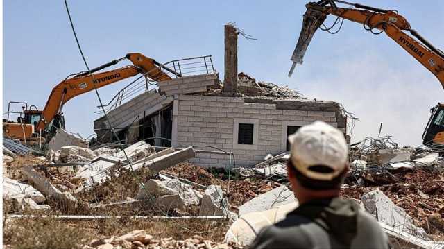 الاحتلال يصادر أراض ويهدم منازلا للفلسطينيين في الضفة الغربية المحتلة