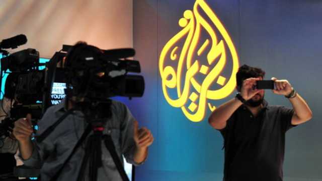 عباس يقرر رفع الحظر عن عمل قناة الجزيرة في الضفة الغربية