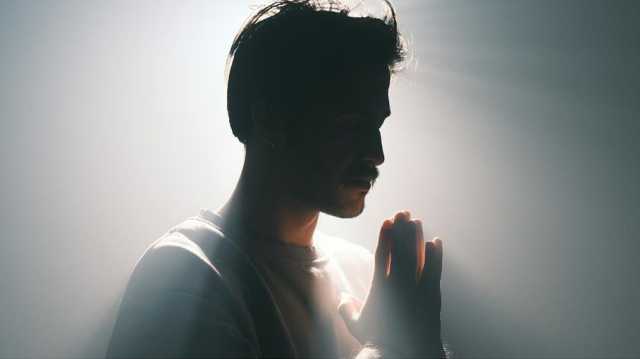 اللادينيون المؤمنون | بماذا يعتقدون وكيف يمارسون طقوسهم بعيدا عن الأديان؟