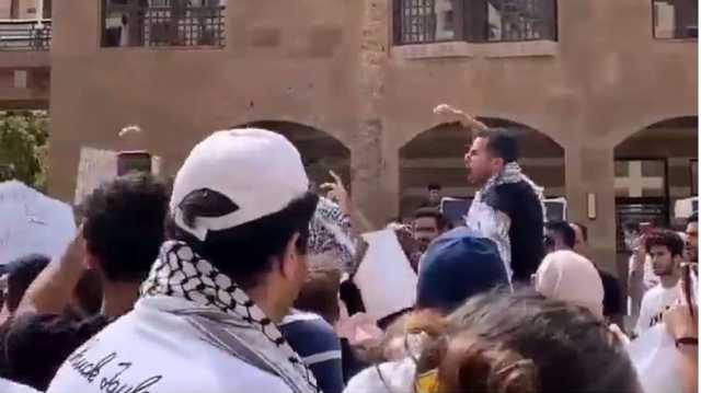 مسيرة في الجامعة الأمريكية في مصر تضامنا مع المقاومة الفلسطينية (شاهد)